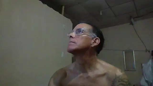 Snapshot of CaptainFox chatting on June 1, 2026, 11:17 pm CaptainFox online show from June 1, 2026, 11:17 pm