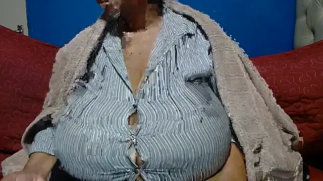 CUTEFIRMMELONSS online show from June 6, 2026, 4:06 am