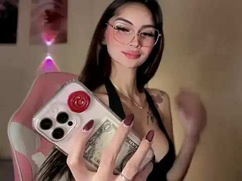 ehotlovea  online show from June 25, 2026, 4:55 pm
