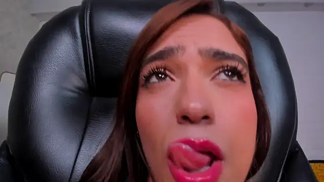 MariamRivera  online show from December 15, 2024, 10:07 am