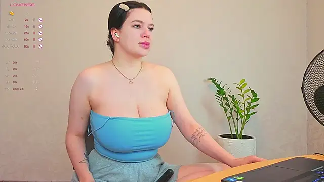 Snapshot of LovlyBambi chatting on September 23, 2025, 7:33 am LovlyBambi online show from September 23, 2025, 7:33 am