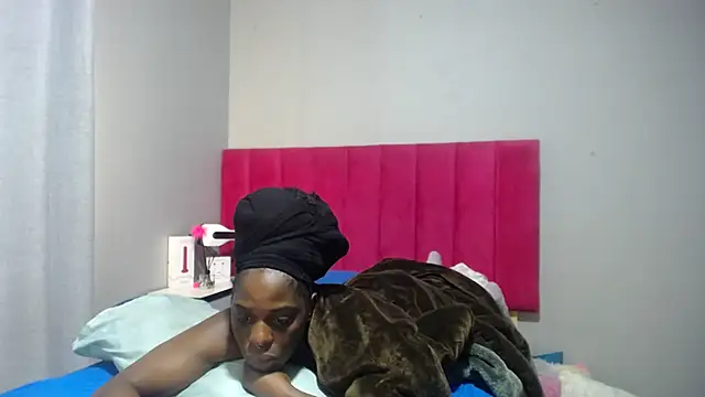 Snapshot of Shaniko89 chatting on December 5, 2025, 5:49 am Shaniko89 online show from December 5, 2025, 5:49 am