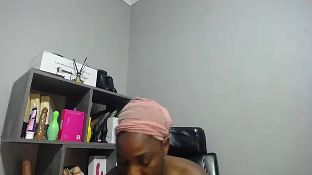 Snapshot of Shaniko89 chatting on February 21, 2026, 10:44 pm Shaniko89 online show from February 21, 2026, 10:44 pm