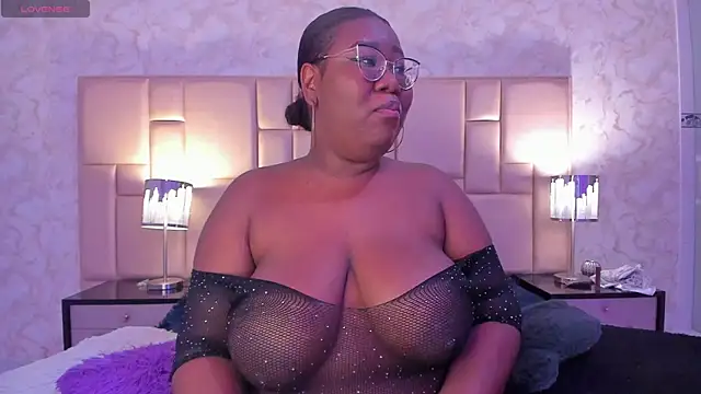 Snapshot of Darnellqueen chatting on December 9, 2024, 8:33 am Darnellqueen online show from December 9, 2024, 8:33 am