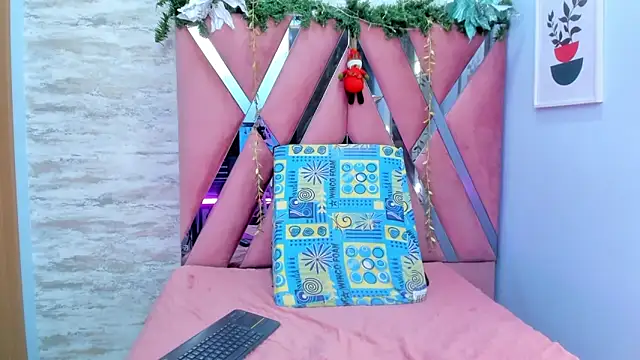 Snapshot of lara_murphy chatting on December 16, 2024, 9:41 pm lara murphy online show from December 16, 2024, 9:41 pm