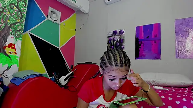 MarianaManzur online show from March 6, 2025, 8:27 pm