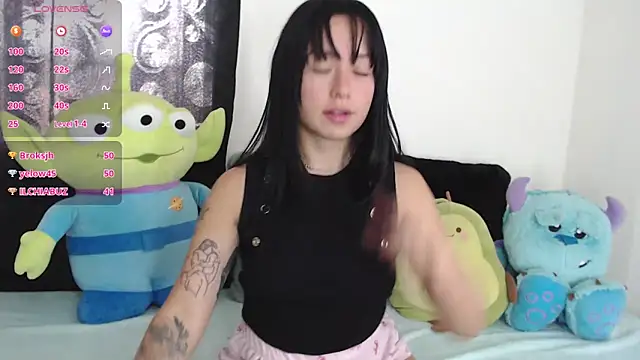 Snapshot of it_l chatting on January 8, 2025, 2:25 pm it l online show from January 8, 2025, 2:25 pm