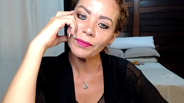 Snapshot of BarbaraDominatrix chatting on June 12, 2026, 6:29 pm BarbaraDominatrix online show from June 12, 2026, 6:29 pm