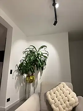 Snapshot of EllaSanz_ chatting on January 5, 2025, 2:49 am EllaSanz online show from January 5, 2025, 2:49 am