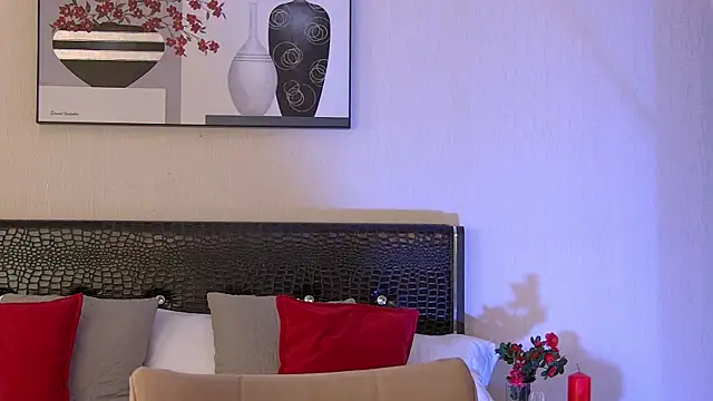 Snapshot of VirginieCruz chatting on March 6, 2025, 5:35 am VirginieCruz online show from March 6, 2025, 5:35 am