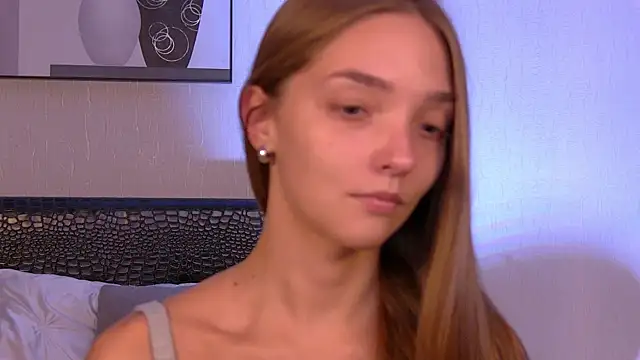 Snapshot of VirginieCruz chatting on September 8, 2025, 7:24 pm VirginieCruz online show from September 8, 2025, 7:24 pm