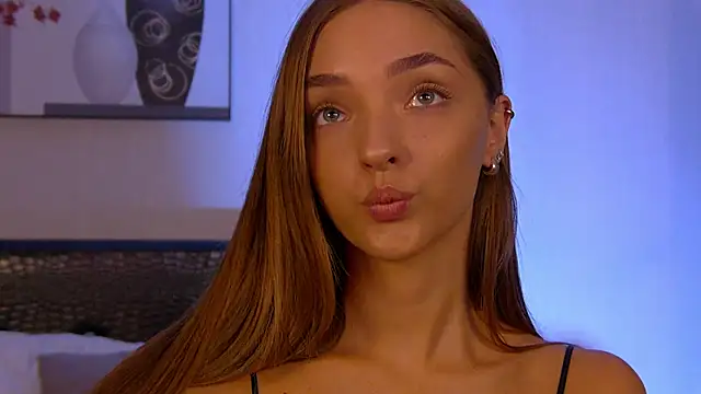 Snapshot of VirginieCruz chatting on September 15, 2025, 7:25 pm VirginieCruz online show from September 15, 2025, 7:25 pm