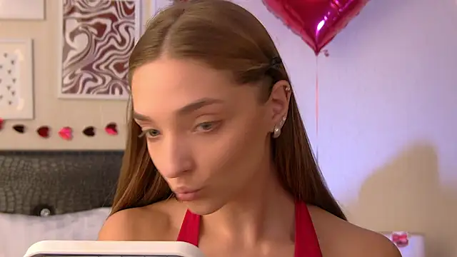 VirginieCruz online show from February 20, 2026, 7:43 am