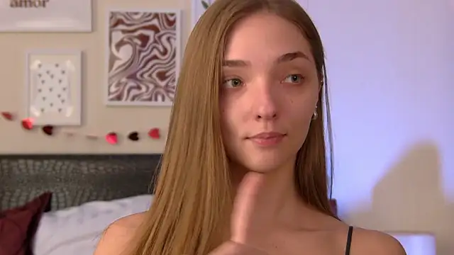 VirginieCruz online show from March 16, 2026, 5:44 am