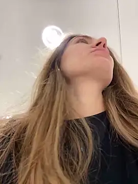 Snapshot of ValenciaShock chatting on December 4, 2024, 8:23 am ValenciaShock online show from December 4, 2024, 8:23 am