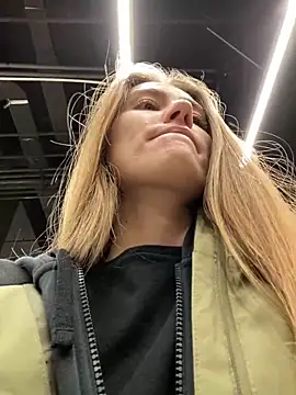 Snapshot of ValenciaShock chatting on December 6, 2024, 8:15 am ValenciaShock online show from December 6, 2024, 8:15 am