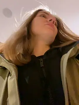 Snapshot of ValenciaShock chatting on December 7, 2024, 5:15 am ValenciaShock online show from December 7, 2024, 5:15 am