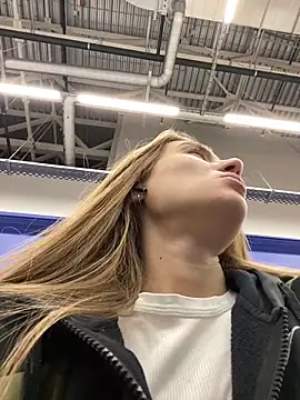 Snapshot of ValenciaShock chatting on December 14, 2024, 8:23 am ValenciaShock online show from December 14, 2024, 8:23 am