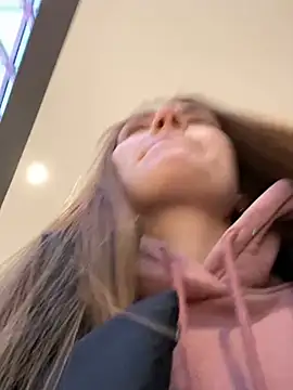 Snapshot of ValenciaShock chatting on January 10, 2025, 5:15 am ValenciaShock online show from January 10, 2025, 5:15 am