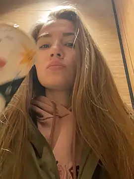 Snapshot of ValenciaShock chatting on January 25, 2025, 5:07 am ValenciaShock online show from January 25, 2025, 5:07 am