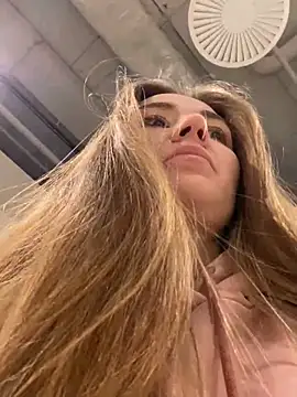 Snapshot of ValenciaShock chatting on February 5, 2025, 5:20 am ValenciaShock online show from February 5, 2025, 5:20 am