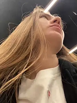 Snapshot of ValenciaShock chatting on February 14, 2025, 8:31 am ValenciaShock online show from February 14, 2025, 8:31 am