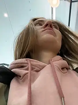 Snapshot of ValenciaShock chatting on February 19, 2025, 8:22 am ValenciaShock online show from February 19, 2025, 8:22 am