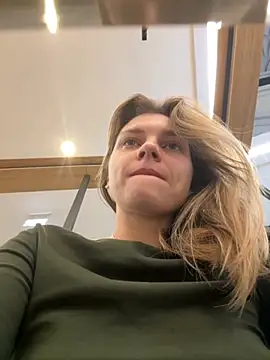 Snapshot of ValenciaShock chatting on September 12, 2025, 6:35 am ValenciaShock online show from September 12, 2025, 6:35 am