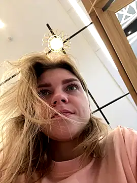 Snapshot of ValenciaShock chatting on September 14, 2025, 7:07 am ValenciaShock online show from September 14, 2025, 7:07 am