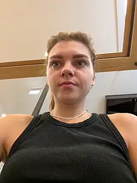 Snapshot of ValenciaShock chatting on September 17, 2025, 6:37 am ValenciaShock online show from September 17, 2025, 6:37 am