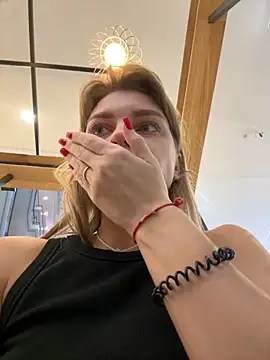 Snapshot of ValenciaShock chatting on September 18, 2025, 6:37 am ValenciaShock online show from September 18, 2025, 6:37 am