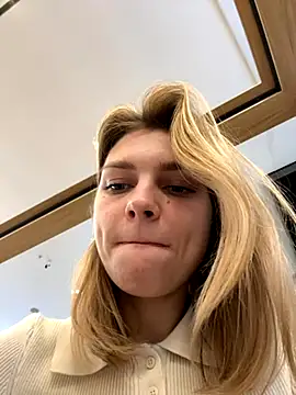 Snapshot of ValenciaShock chatting on September 19, 2025, 6:48 am ValenciaShock online show from September 19, 2025, 6:48 am