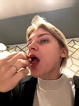 Snapshot of ValenciaShock chatting on September 20, 2025, 6:36 am ValenciaShock online show from September 20, 2025, 6:36 am