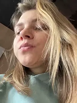 Snapshot of ValenciaShock chatting on October 1, 2025, 6:41 am ValenciaShock online show from October 1, 2025, 6:41 am