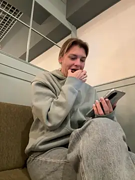 Snapshot of ValenciaShock chatting on October 2, 2025, 6:42 am ValenciaShock online show from October 2, 2025, 6:42 am