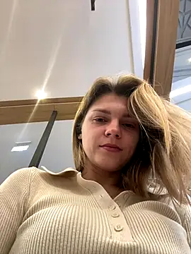 Snapshot of ValenciaShock chatting on October 6, 2025, 6:44 am ValenciaShock online show from October 6, 2025, 6:44 am