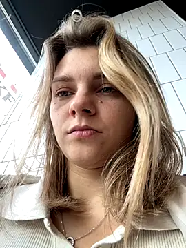 Snapshot of ValenciaShock chatting on October 7, 2025, 6:43 am ValenciaShock online show from October 7, 2025, 6:43 am