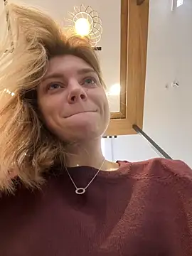 Snapshot of ValenciaShock chatting on October 11, 2025, 6:45 am ValenciaShock online show from October 11, 2025, 6:45 am