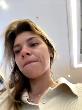 Snapshot of ValenciaShock chatting on October 15, 2025, 6:35 am ValenciaShock online show from October 15, 2025, 6:35 am