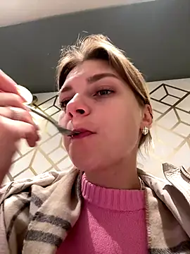 Snapshot of ValenciaShock chatting on October 18, 2025, 6:37 am ValenciaShock online show from October 18, 2025, 6:37 am