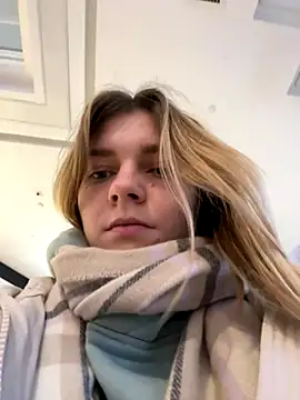 Snapshot of ValenciaShock chatting on October 25, 2025, 6:43 am ValenciaShock online show from October 25, 2025, 6:43 am