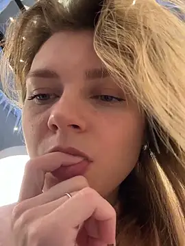 Snapshot of ValenciaShock chatting on November 22, 2025, 7:07 am ValenciaShock online show from November 22, 2025, 7:07 am