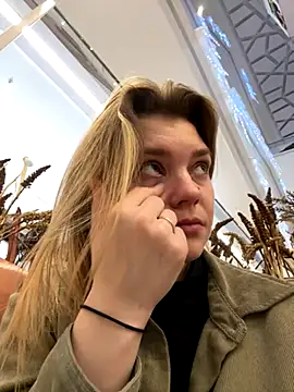 Snapshot of ValenciaShock chatting on December 3, 2025, 6:43 am ValenciaShock online show from December 3, 2025, 6:43 am