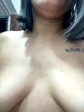 Lucia-Candy online show from December 2, 2024, 1:25 am