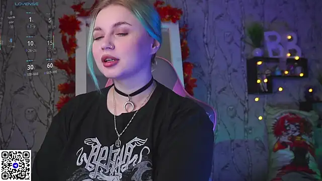 Snapshot of Moon_Valkyrie chatting on September 9, 2025, 12:21 am Moon Valkyrie online show from September 9, 2025, 12:21 am