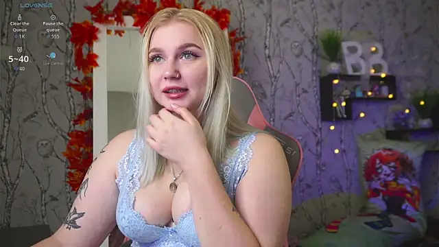 Snapshot of Moon_Valkyrie chatting on October 7, 2025, 8:55 am Moon Valkyrie online show from October 7, 2025, 8:55 am