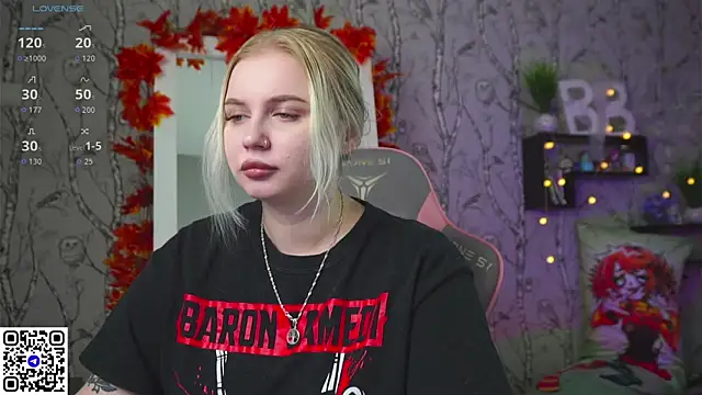 Snapshot of Moon_Valkyrie chatting on October 20, 2025, 9:32 am Moon Valkyrie online show from October 20, 2025, 9:32 am