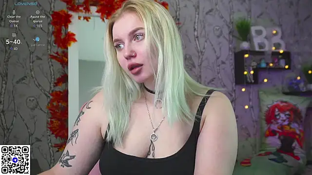 Snapshot of Moon_Valkyrie chatting on October 22, 2025, 9:42 am Moon Valkyrie online show from October 22, 2025, 9:42 am