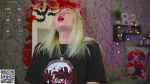 Snapshot of Moon_Valkyrie chatting on October 28, 2025, 9:02 am Moon Valkyrie online show from October 28, 2025, 9:02 am