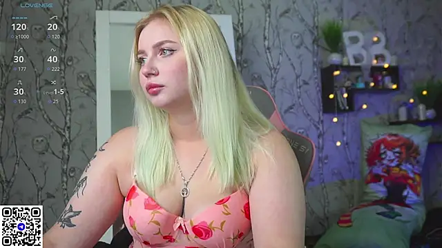 Snapshot of Moon_Valkyrie chatting on December 15, 2025, 9:13 am Moon Valkyrie online show from December 15, 2025, 9:13 am